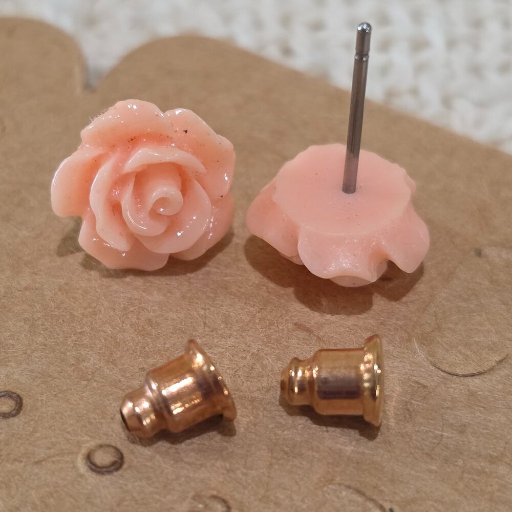 NOS Pale Pink Floral Rose 3D High Detail Flower Stud Pierced Earrings - Picture 5 of 8